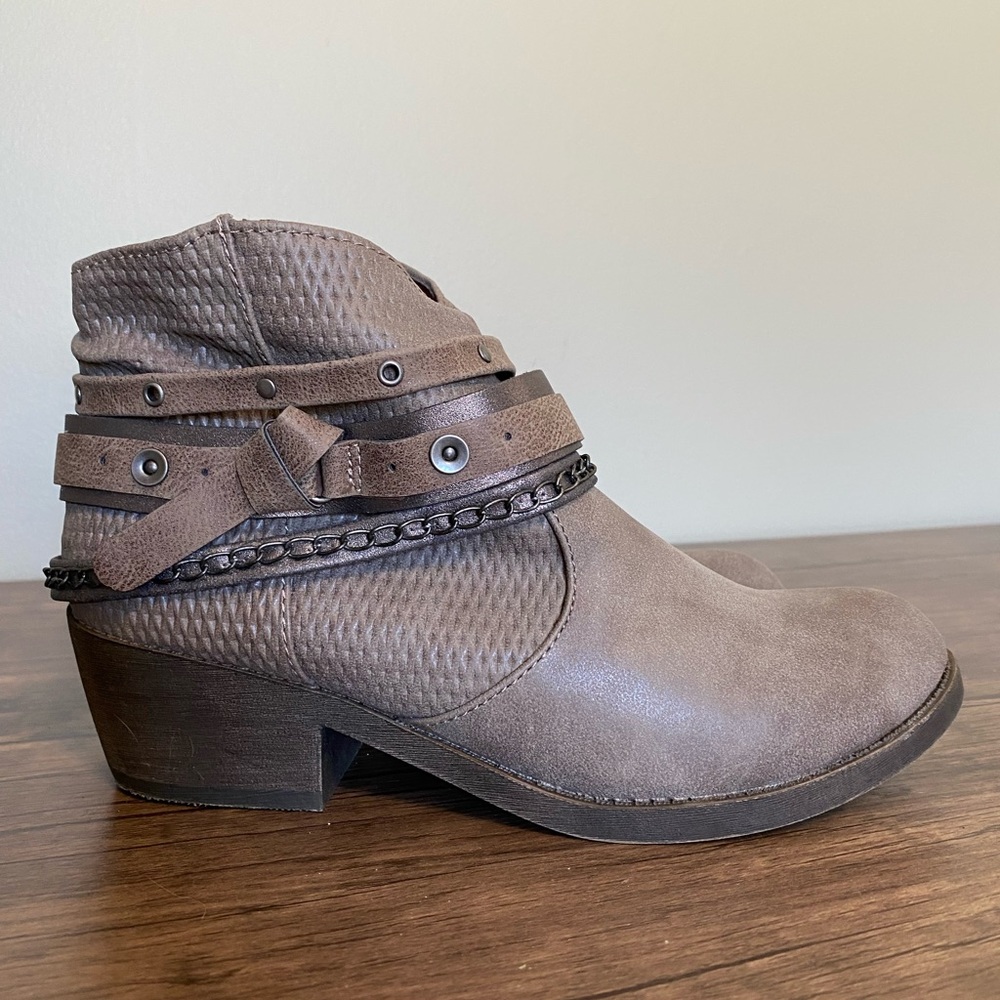 Short Heel Boots size 7